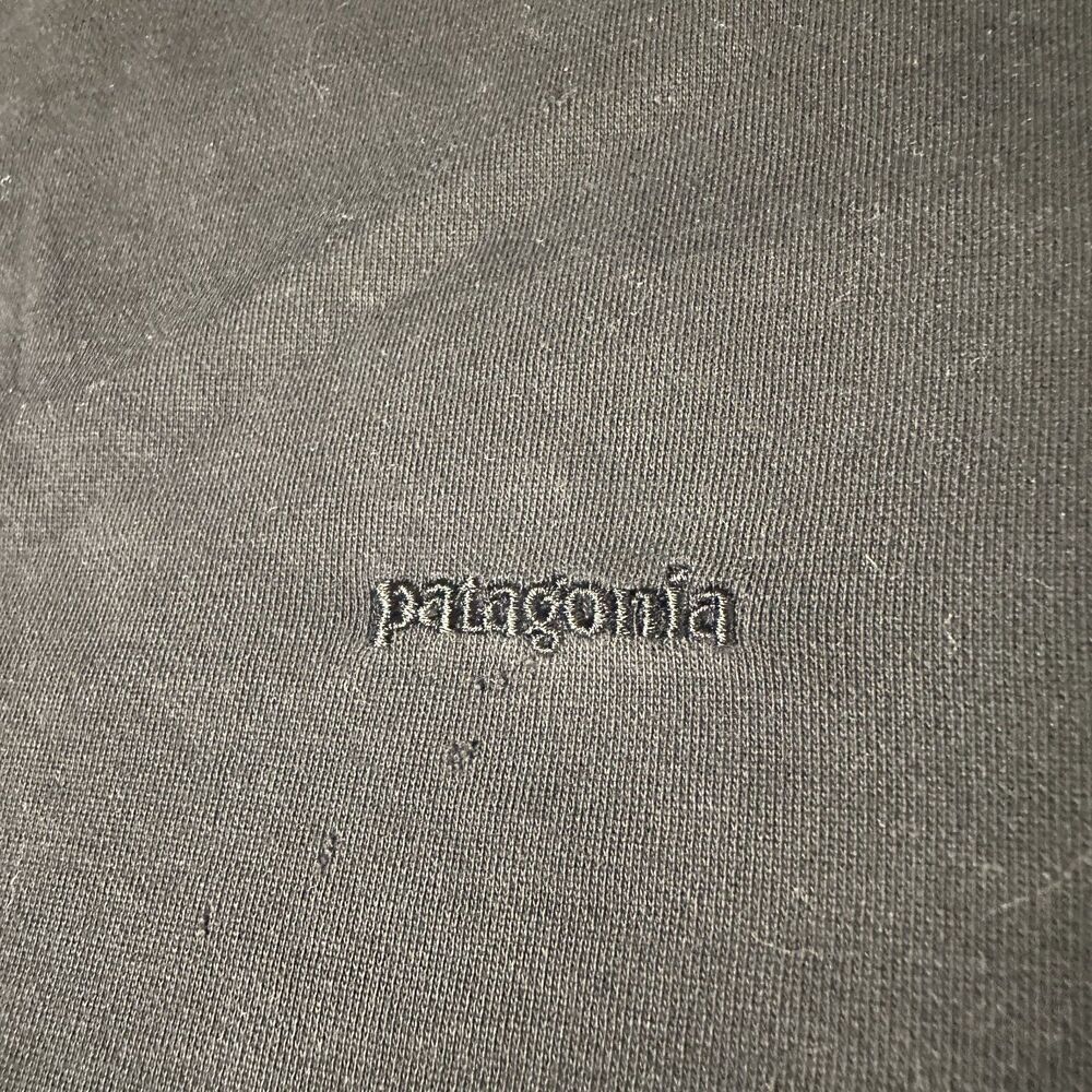 Y2K Patagonia Men's L Black Cotton Long Sleeve Crew Neck Shirt Embroidered Logo